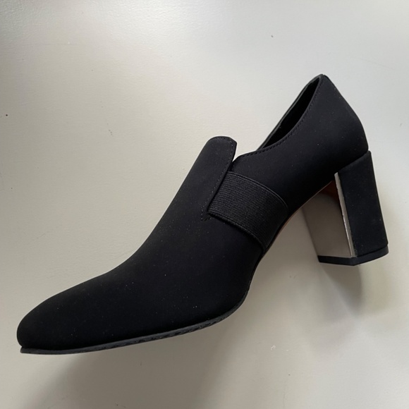 NWT Donald Pliner Black Crepe Elastic Mirror Heel Pumps Size 8 - Picture 5 of 8